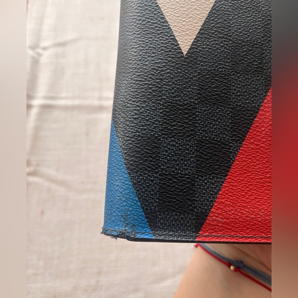 Gorgeous 2017 Louis Vuitton America’s Cup Wallet - Picture 9 of 9